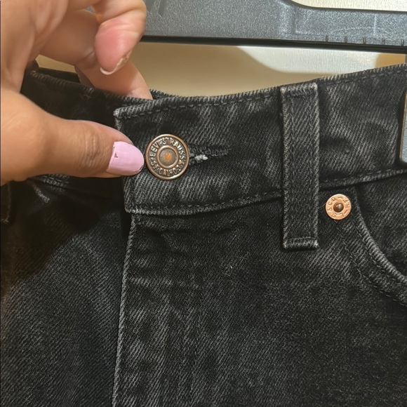 Vintage Levi’s Slim Fit Size 9M Black Denim Women's Shorts!! - Picture 2 of 10